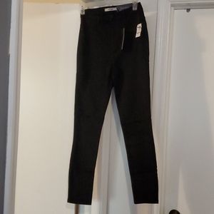 Hi-Rise Skinny Pant
